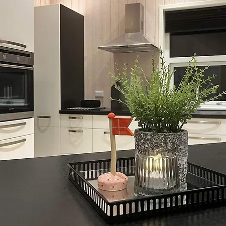 8 Person In Roslev-by Traum